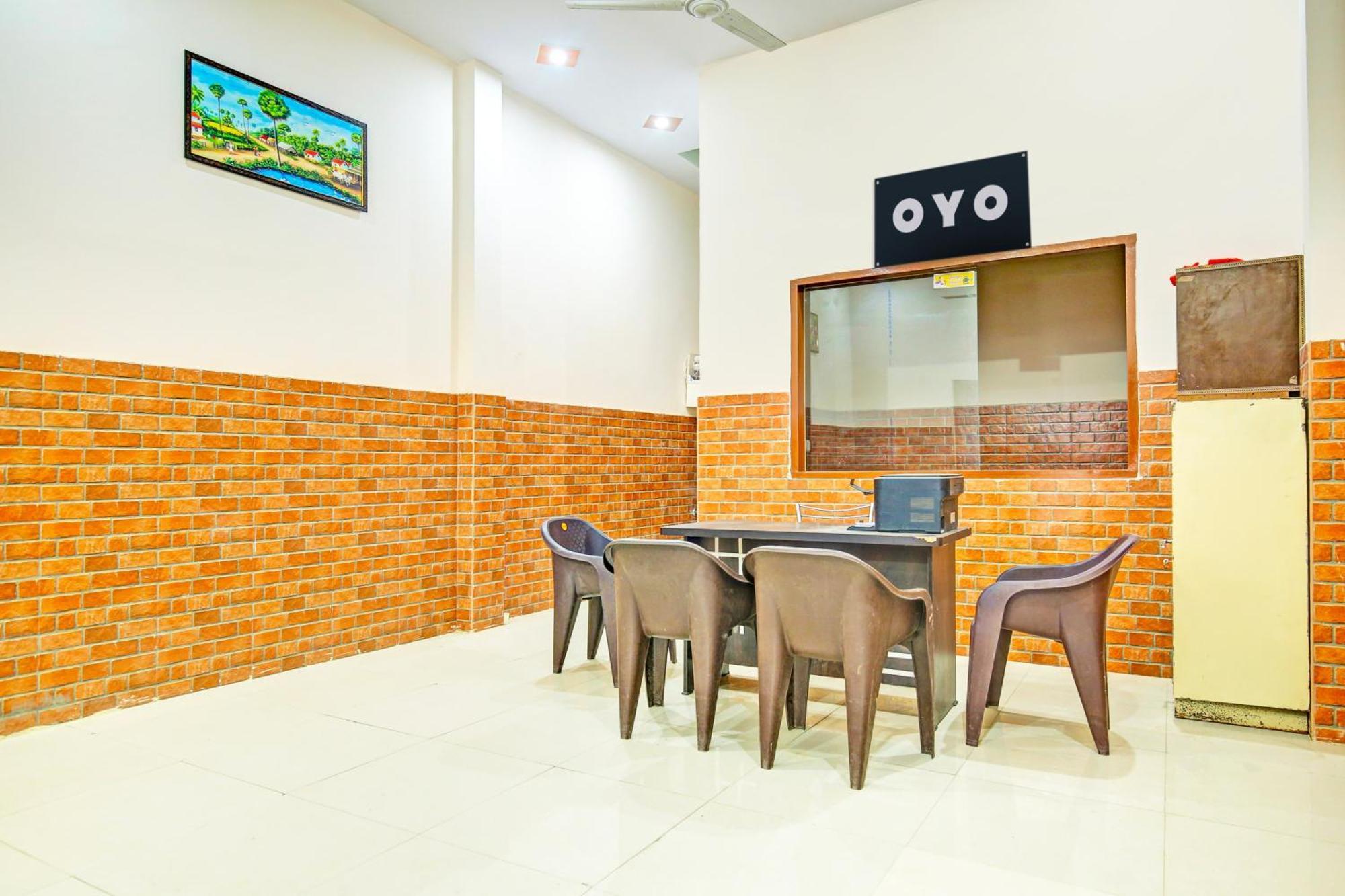 Super Hotel O Sirsa Hotel & Guest House Екстер'єр фото